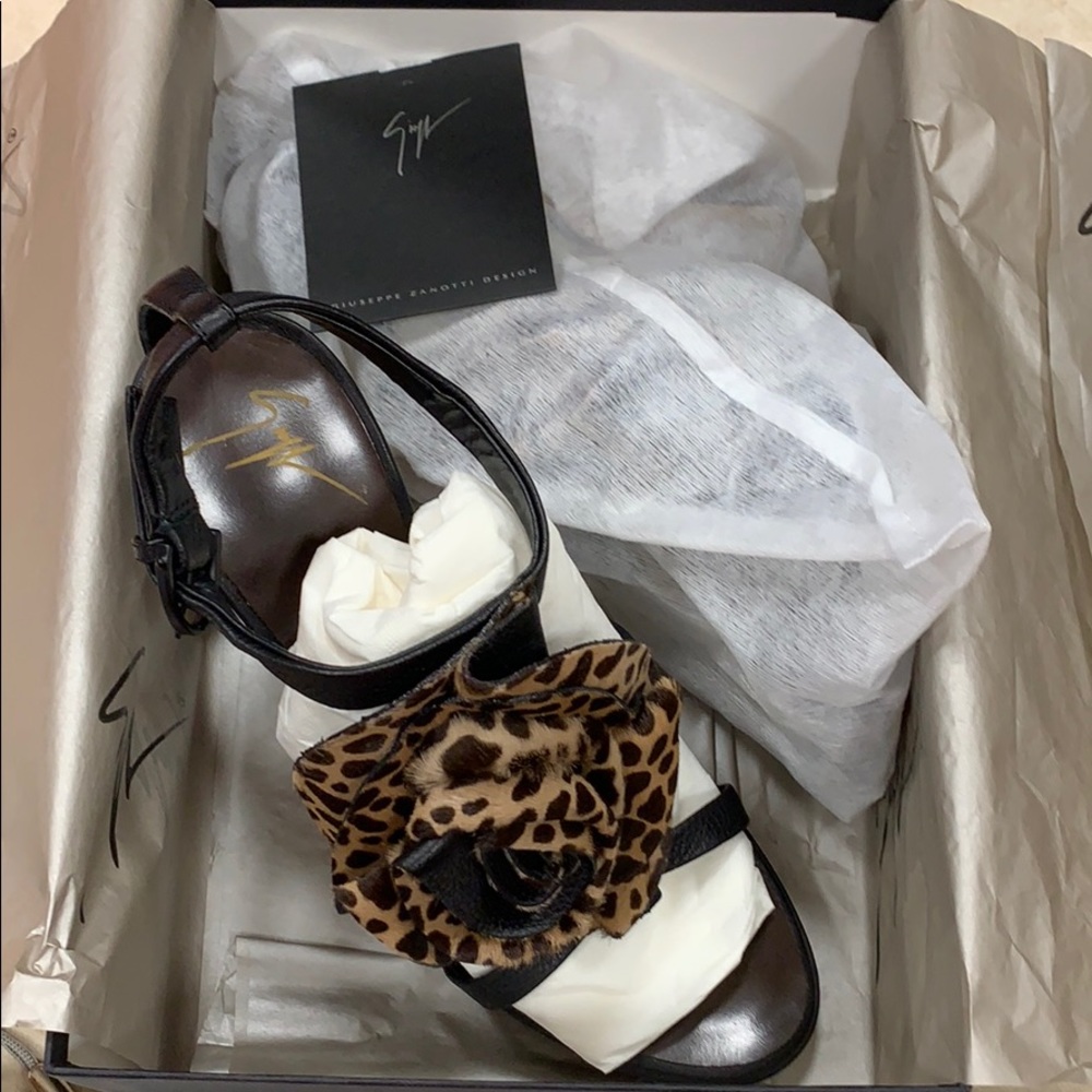 GIUSEPPE ZANOTTI SARAGE LARGE FLOWER LEOPARD PONY HAIR PLATFORM SANDALS EU 38.5 - Picture 2 of 8